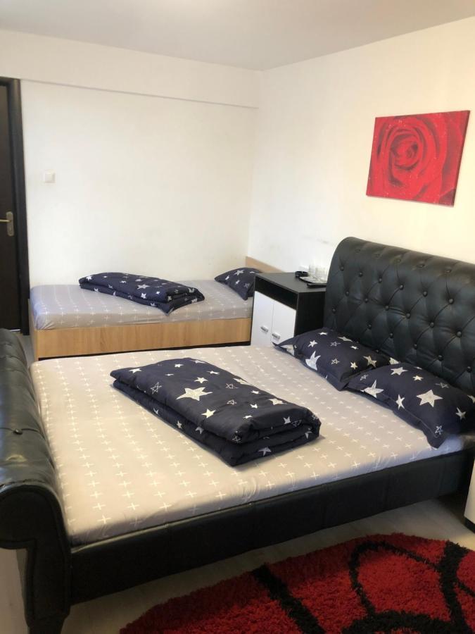 Hostel Mialma Onesti Esterno foto